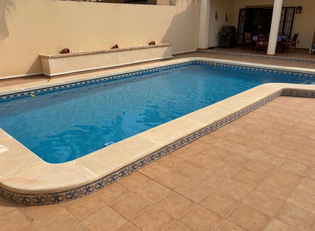 Resale - Villa - Torrevieja Centro - Torrevieja