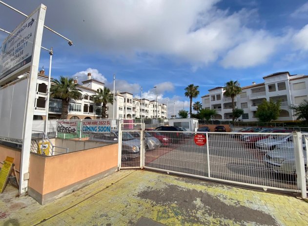 Herverkoop - Commercial Unit - Orihuela Costa* - Villamartin*