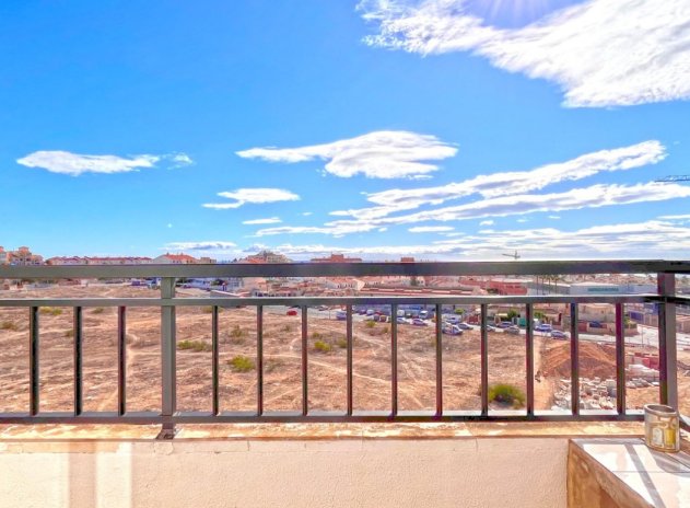 Resale - Apartment / flat - Torrevieja - Torrelamata - La Mata