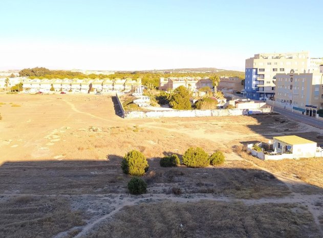 Resale - Apartment / flat - Torrevieja - La Mata pueblo