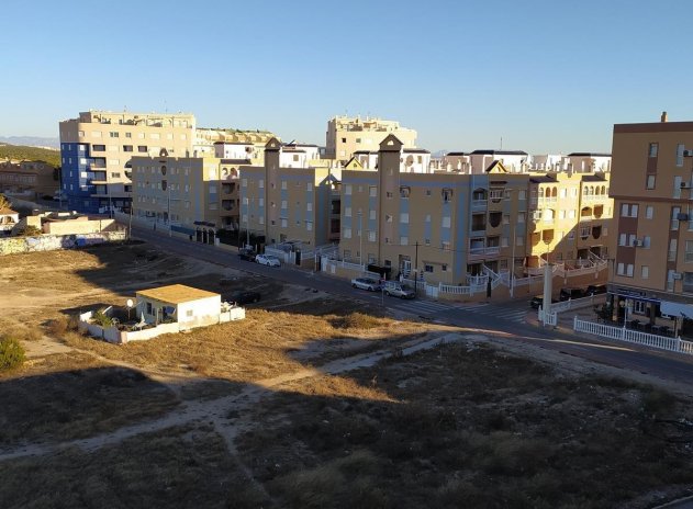 Resale - Apartment / flat - Torrevieja - La Mata pueblo