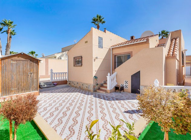 Resale - Villa - Torrevieja - La siesta