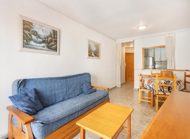 Resale - Apartment / flat - Torrevieja - La Mata pueblo