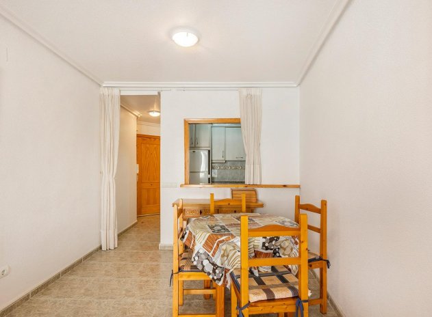 Resale - Apartment / flat - Torrevieja - La Mata pueblo