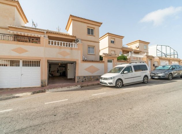 Resale - Terraced house - Torrevieja - Los altos