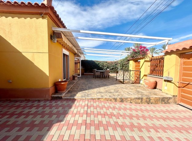 Resale - Villa - Torrevieja - El Chaparral