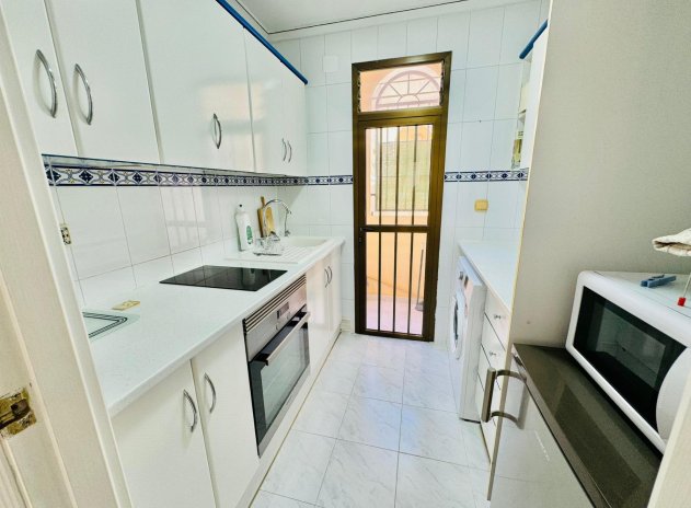 Resale - Apartment / flat - Torrevieja - La Veleta