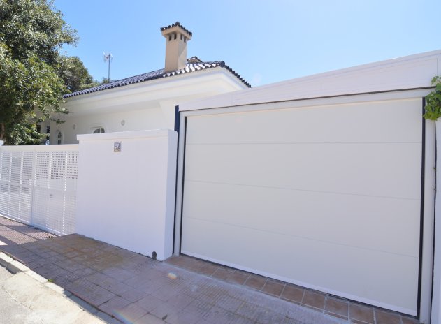 Resale - Villa - Torrevieja