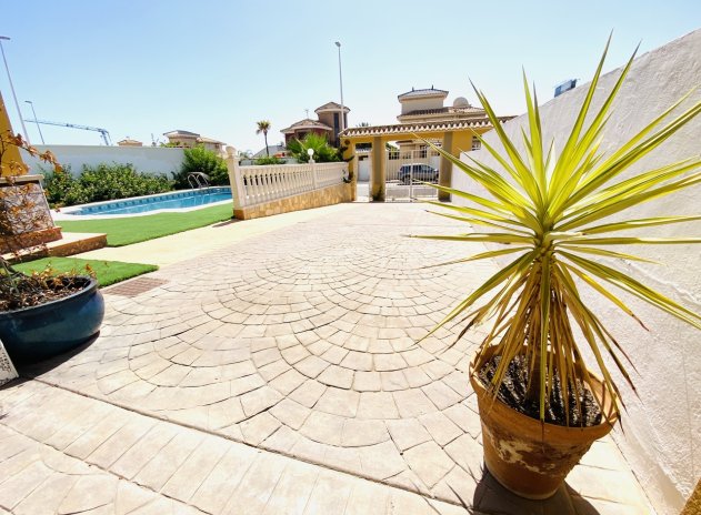 Resale - Villa - La Zenia