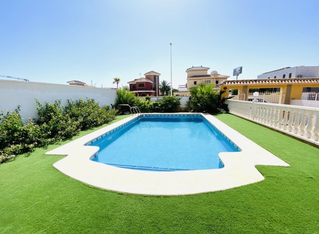 Resale - Villa - La Zenia