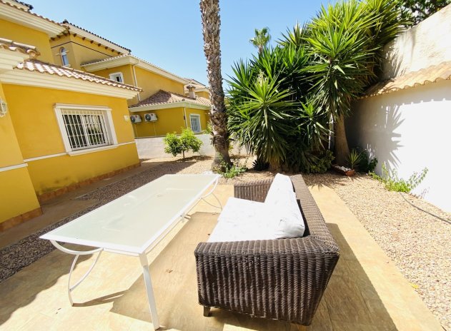 Resale - Villa - La Zenia