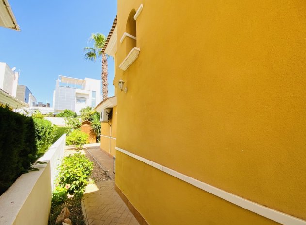 Resale - Villa - La Zenia