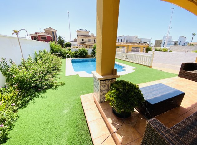 Resale - Villa - La Zenia