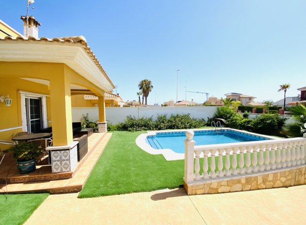 Resale - Villa - La Zenia