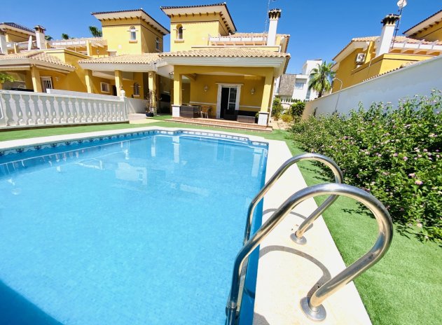 Resale - Villa - La Zenia