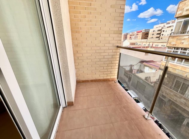 Resale - Apartment / flat - Torrevieja - Center