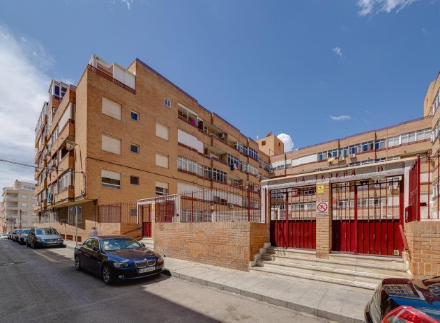 Resale - Apartment / flat - Torrevieja - Center