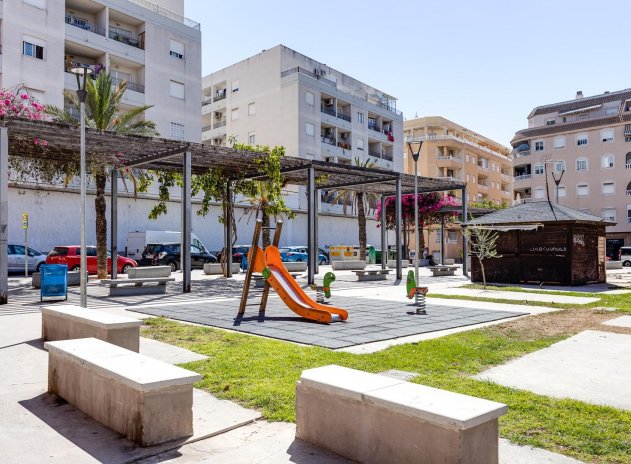 Resale - Apartment / flat - Torrevieja - Center