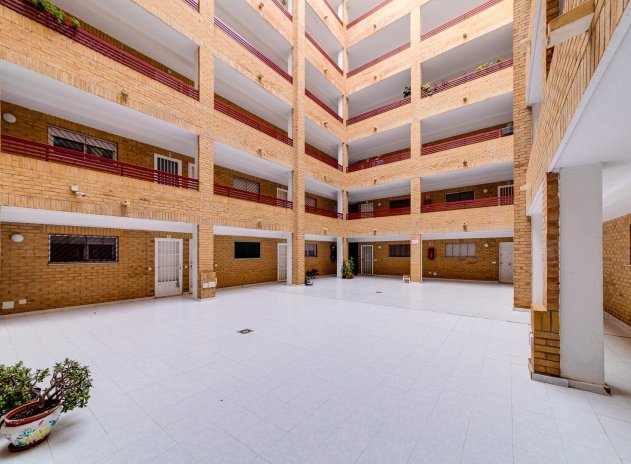 Resale - Apartment / flat - Torrevieja - Center