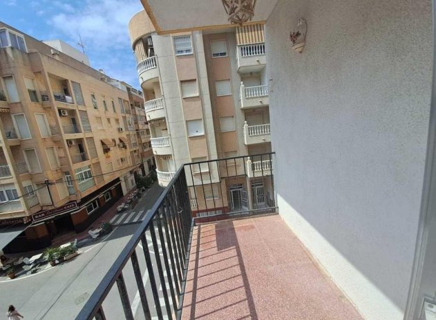 Resale - Apartment / flat - Torrevieja - Playa del Cura