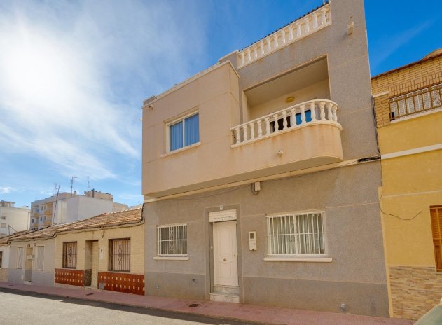 Herverkoop - Terraced house - Torrevieja - Estacion de autobuses