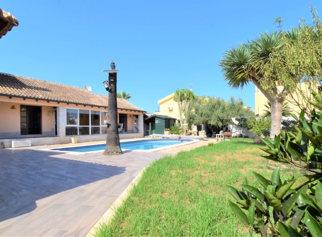 Resale - Villa - Orihuela Costa - Villamartín