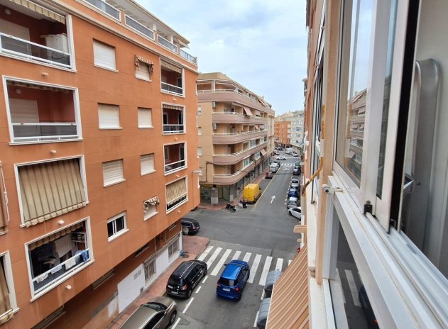 Resale - Apartment / flat - Torrevieja - Estacion de autobuses