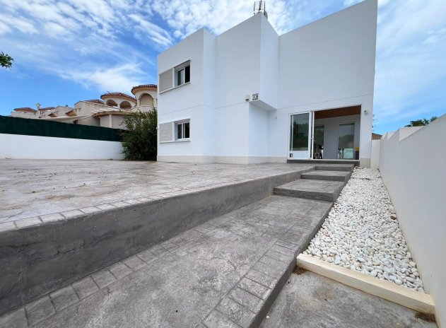 Resale - Villa - La Marina