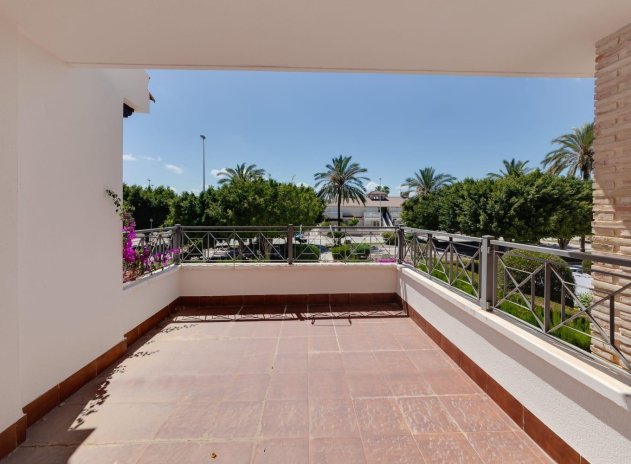 Herverkoop - Villa - Orihuela Costa - Punta Prima