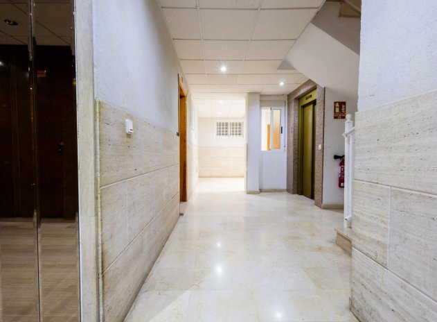 Herverkoop - Appartement / flat - Torrevieja - Center