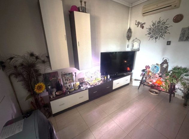 Resale - Apartment / flat - Daya Nueva