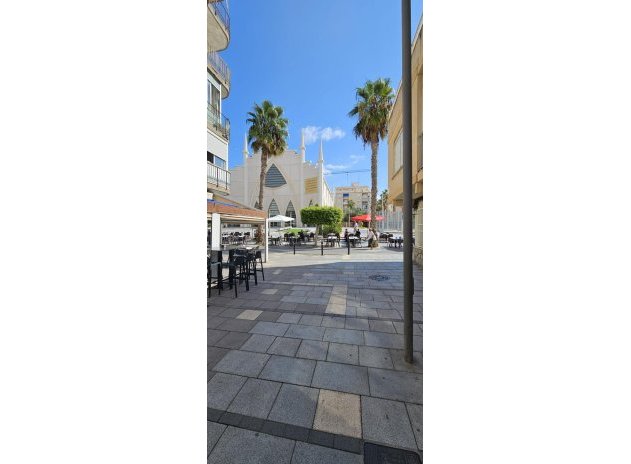 Resale - Apartment / flat - Torrevieja - Paseo maritimo