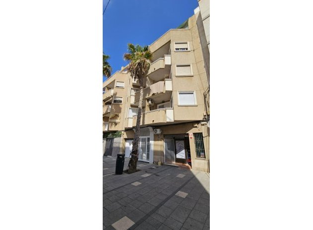 Resale - Apartment / flat - Torrevieja - Paseo maritimo