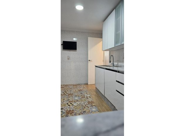 Resale - Apartment / flat - Torrevieja - Paseo maritimo