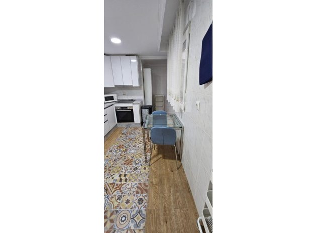 Resale - Apartment / flat - Torrevieja - Paseo maritimo