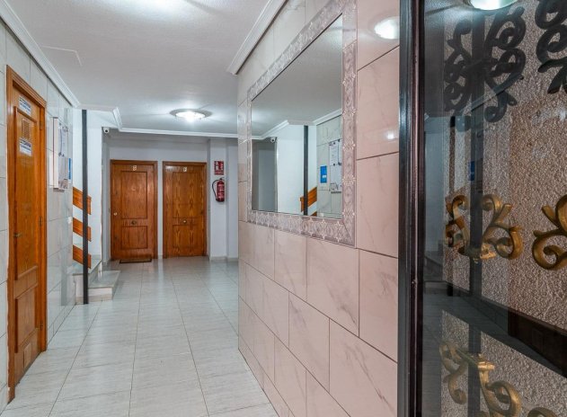 Resale - Apartment / flat - Torrevieja - Center