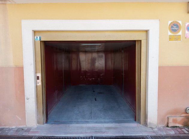 Herverkoop - Parkeerplaats - Torrevieja - La Mata