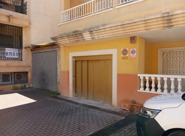 Herverkoop - Parkeerplaats - Torrevieja - La Mata