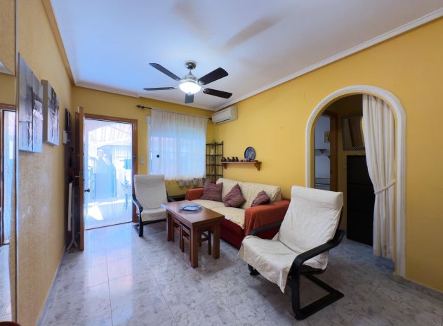 Resale - Apartment / Flat * - Torrevieja * - La Mata *