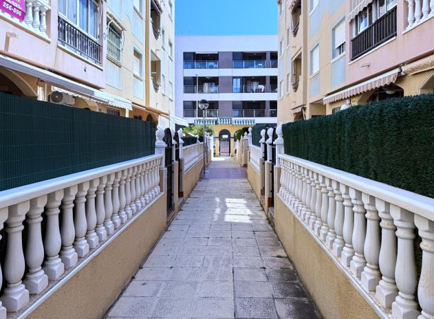 Resale - Apartment / Flat * - Torrevieja * - La Mata *