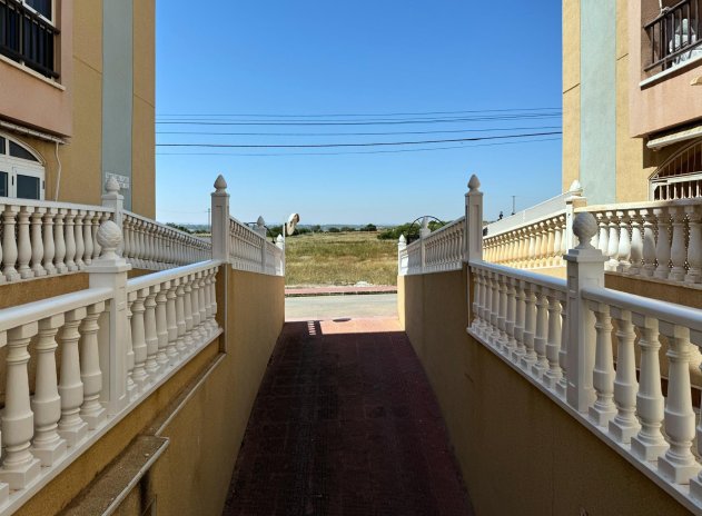 Resale - Apartment / Flat * - Torrevieja * - La Mata *