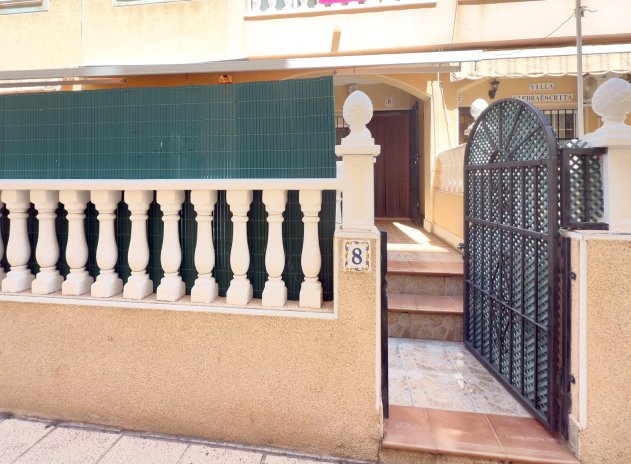 Resale - Apartment / Flat * - Torrevieja * - La Mata *