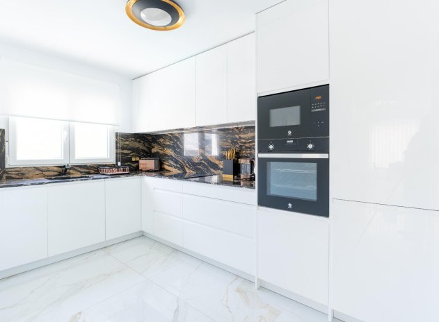 Resale - Townhouse * - Torrevieja * - Punta Prima *