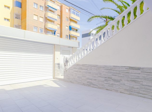Resale - Townhouse * - Torrevieja * - Punta Prima *