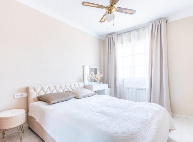 Herverkoop - Villa - Orihuela Costa - Punta Prima