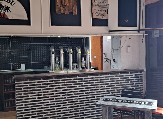 Resale - Commercial * - Los Dolses *