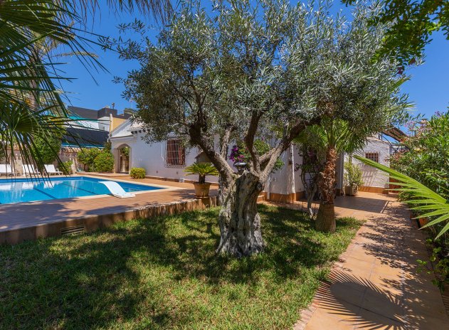 Wiederverkauf - Villa - Orihuela Costa - Punta Prima