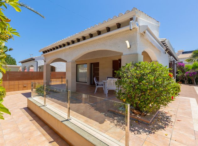 Wiederverkauf - Villa - Orihuela Costa - Punta Prima