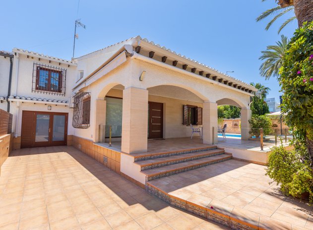 Wiederverkauf - Villa - Orihuela Costa - Punta Prima
