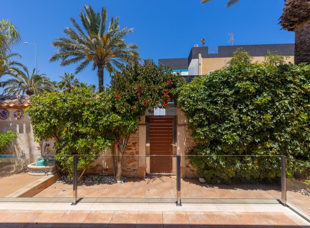 Wiederverkauf - Villa - Orihuela Costa - Punta Prima